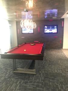 Apartments for rent in Sugar Land, TX - Clubroom Pool Table and TV